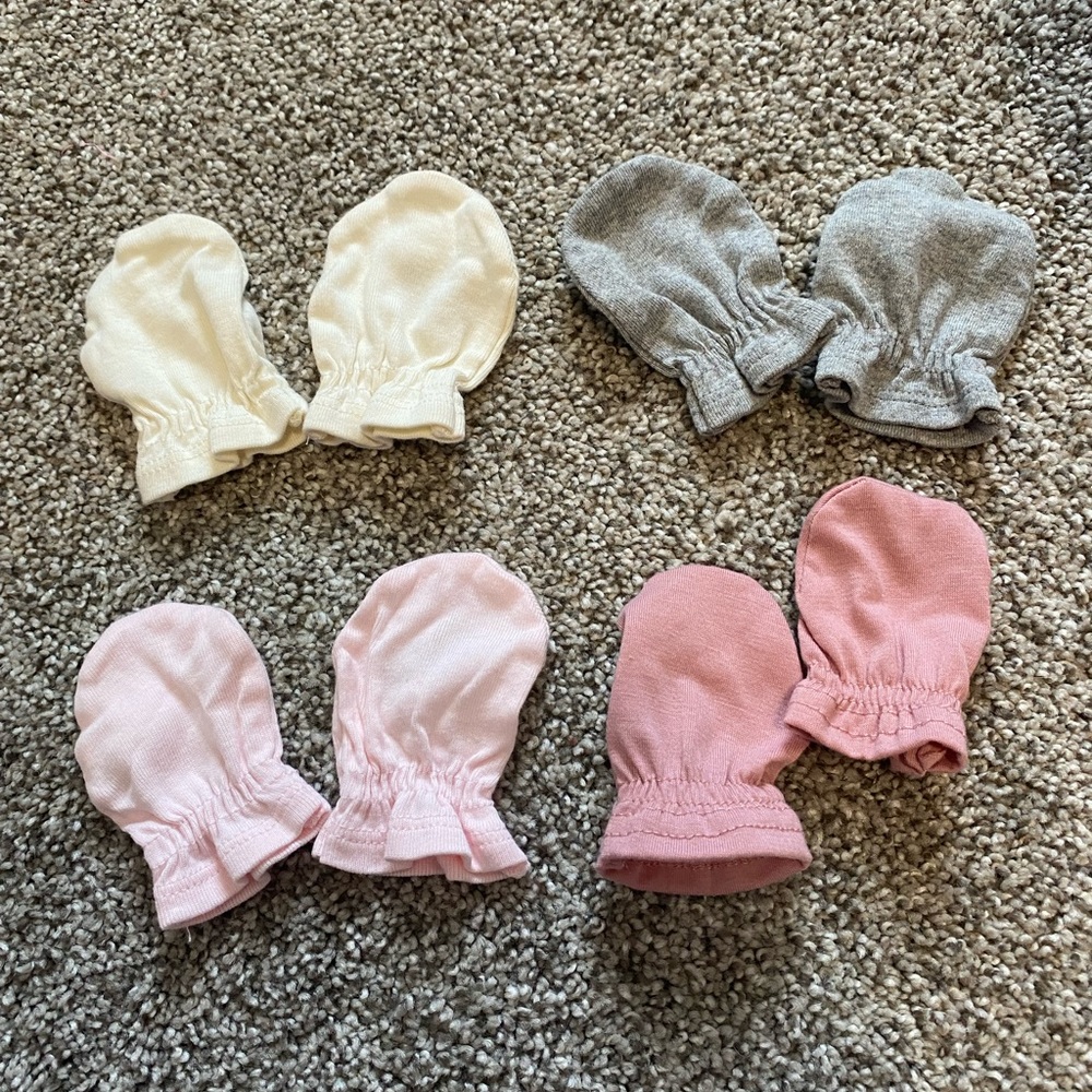 6 pairs of infant mittens